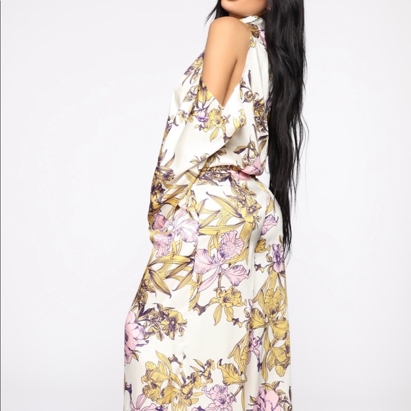 CREAM & FLORAL 2 PIECE - Picture 5 of 8